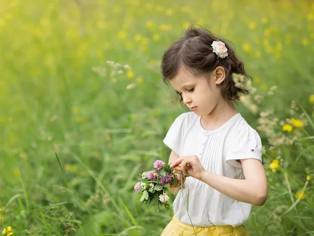 Jente med blomster